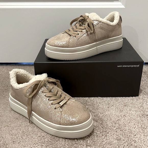 NWOT J/SLIDES Ninka Gold Metallic Waterproof Sneaker - Picture 2 of 12